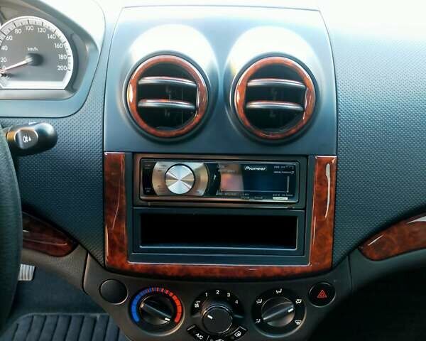 Красный Шевроле Авео, объемом двигателя 1.5 л и пробегом 65 тыс. км за 5500 $, фото 33 на Automoto.ua