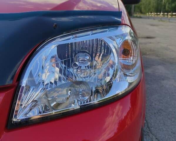 Красный Шевроле Авео, объемом двигателя 1.5 л и пробегом 65 тыс. км за 5500 $, фото 69 на Automoto.ua