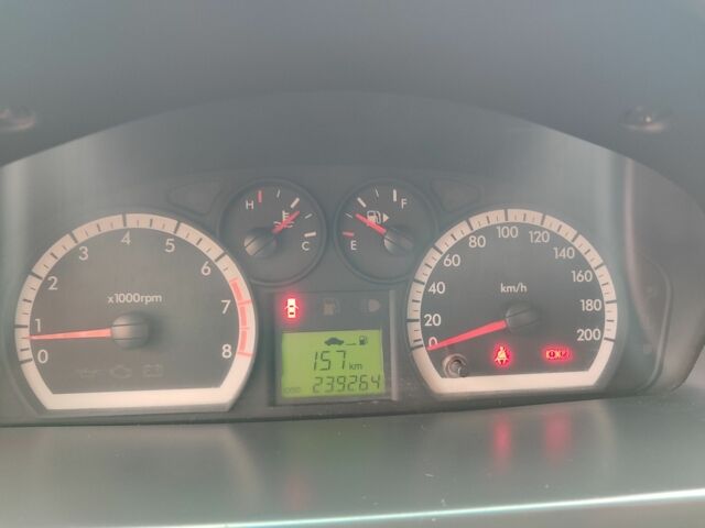 Красный Шевроле Авео, объемом двигателя 1.5 л и пробегом 239 тыс. км за 3200 $, фото 8 на Automoto.ua