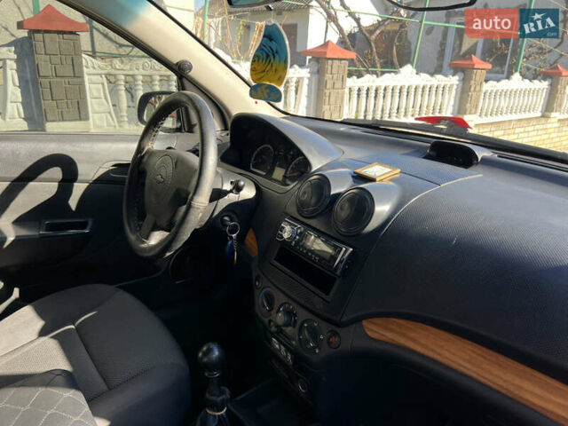 Червоний Шевроле Авео, об'ємом двигуна 1.5 л та пробігом 178 тис. км за 2999 $, фото 32 на Automoto.ua