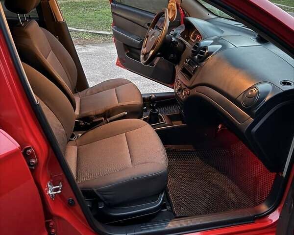 Червоний Шевроле Авео, об'ємом двигуна 1.5 л та пробігом 208 тис. км за 4200 $, фото 11 на Automoto.ua