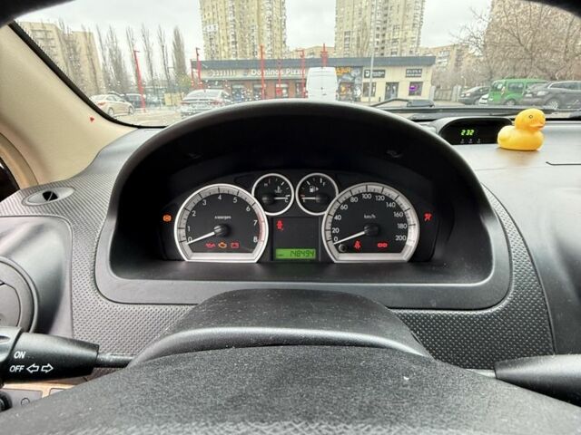 Красный Шевроле Авео, объемом двигателя 1.6 л и пробегом 158 тыс. км за 4600 $, фото 7 на Automoto.ua