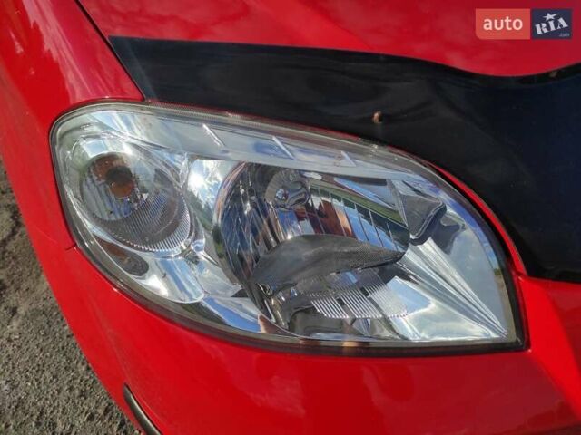 Красный Шевроле Авео, объемом двигателя 1.5 л и пробегом 65 тыс. км за 5500 $, фото 25 на Automoto.ua
