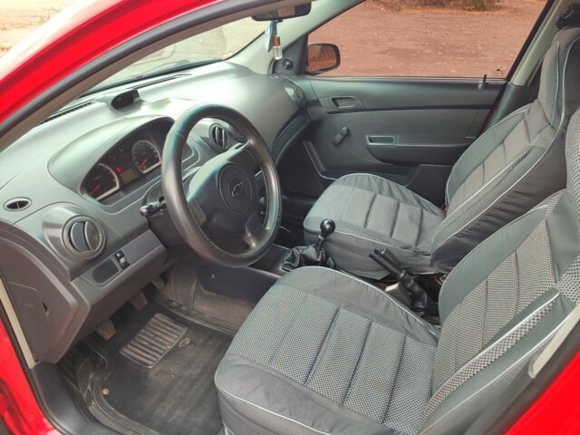 Красный Шевроле Авео, объемом двигателя 1.5 л и пробегом 239 тыс. км за 3200 $, фото 6 на Automoto.ua