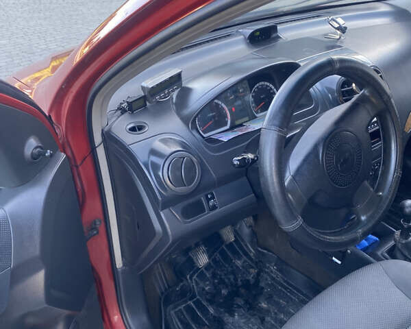 Красный Шевроле Авео, объемом двигателя 1.5 л и пробегом 350 тыс. км за 2899 $, фото 16 на Automoto.ua