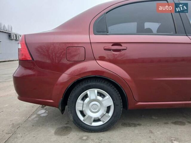 Красный Шевроле Авео, объемом двигателя 1.6 л и пробегом 91 тыс. км за 4800 $, фото 4 на Automoto.ua
