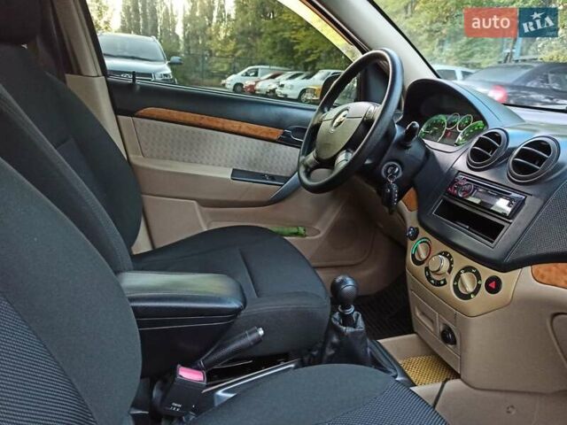 Червоний Шевроле Авео, об'ємом двигуна 1.6 л та пробігом 138 тис. км за 4700 $, фото 18 на Automoto.ua