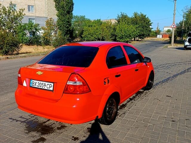 Красный Шевроле Авео, объемом двигателя 1.5 л и пробегом 370 тыс. км за 2000 $, фото 3 на Automoto.ua