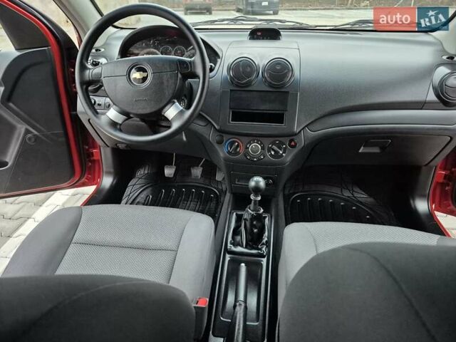 Красный Шевроле Авео, объемом двигателя 1.5 л и пробегом 34 тыс. км за 6200 $, фото 43 на Automoto.ua