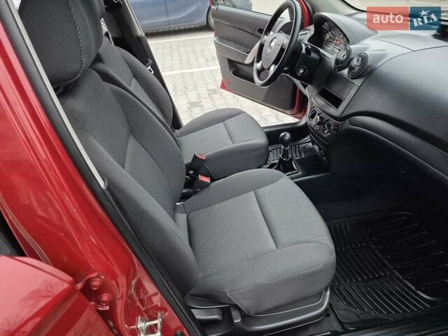 Красный Шевроле Авео, объемом двигателя 1.5 л и пробегом 34 тыс. км за 6200 $, фото 48 на Automoto.ua