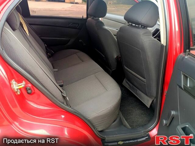 Красный Шевроле Авео, объемом двигателя 1.5 л и пробегом 307 тыс. км за 3800 $, фото 6 на Automoto.ua