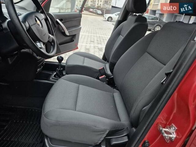 Красный Шевроле Авео, объемом двигателя 1.5 л и пробегом 34 тыс. км за 6200 $, фото 52 на Automoto.ua