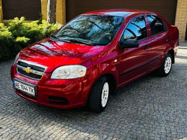 Красный Шевроле Авео, объемом двигателя 1.5 л и пробегом 185 тыс. км за 3399 $, фото 1 на Automoto.ua