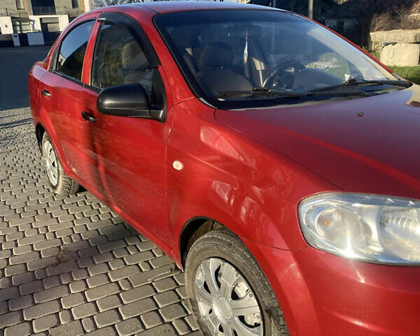 Красный Шевроле Авео, объемом двигателя 1.5 л и пробегом 350 тыс. км за 2899 $, фото 4 на Automoto.ua
