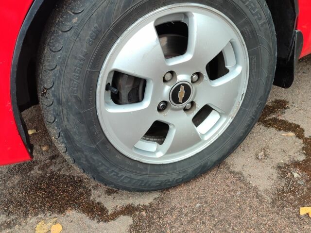 Красный Шевроле Авео, объемом двигателя 1.5 л и пробегом 239 тыс. км за 3200 $, фото 9 на Automoto.ua