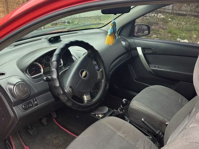 Червоний Шевроле Авео, об'ємом двигуна 1.5 л та пробігом 327 тис. км за 3200 $, фото 4 на Automoto.ua