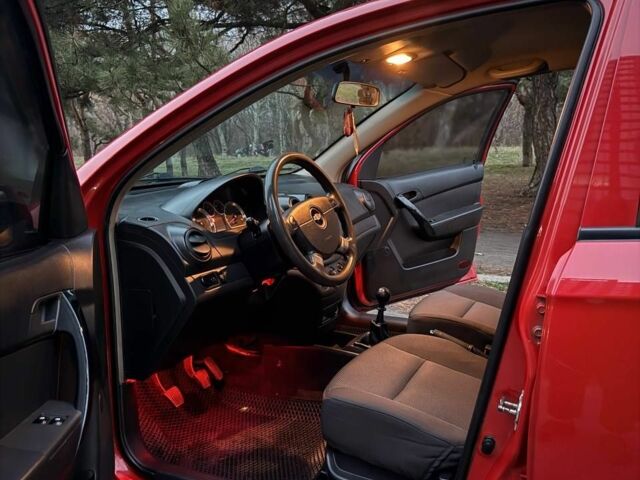 Червоний Шевроле Авео, об'ємом двигуна 1.5 л та пробігом 208 тис. км за 4200 $, фото 6 на Automoto.ua