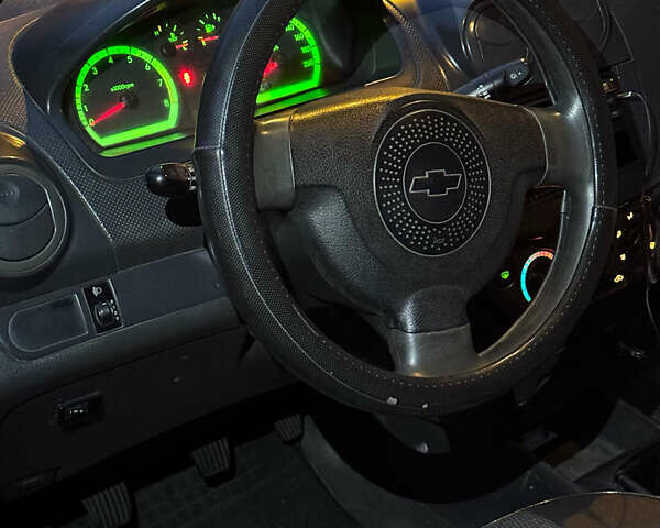 Червоний Шевроле Авео, об'ємом двигуна 1.5 л та пробігом 213 тис. км за 2600 $, фото 29 на Automoto.ua