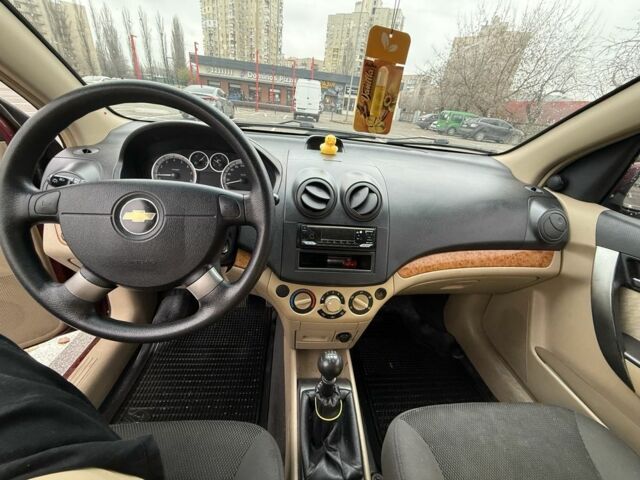 Красный Шевроле Авео, объемом двигателя 1.6 л и пробегом 158 тыс. км за 4600 $, фото 3 на Automoto.ua