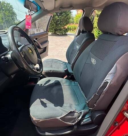 Красный Шевроле Авео, объемом двигателя 1.5 л и пробегом 329 тыс. км за 2900 $, фото 8 на Automoto.ua