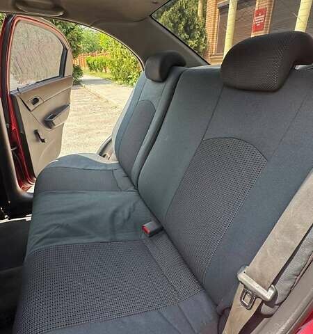 Красный Шевроле Авео, объемом двигателя 1.5 л и пробегом 329 тыс. км за 2900 $, фото 11 на Automoto.ua