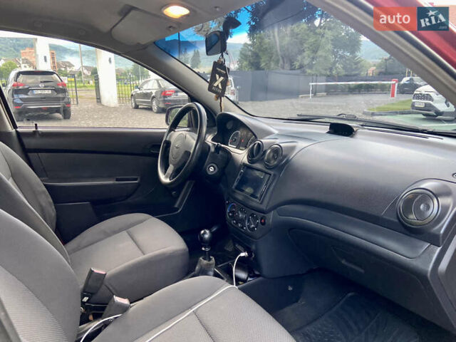 Красный Шевроле Авео, объемом двигателя 1.5 л и пробегом 106 тыс. км за 3900 $, фото 17 на Automoto.ua