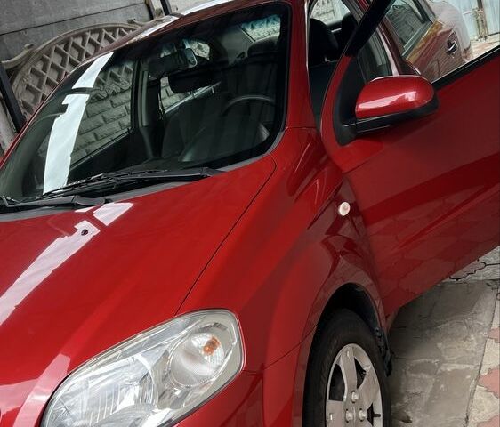 Красный Шевроле Авео, объемом двигателя 1.5 л и пробегом 82 тыс. км за 5450 $, фото 4 на Automoto.ua
