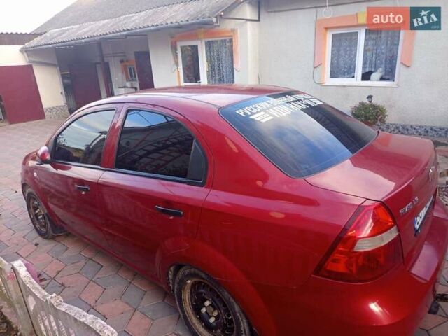 Красный Шевроле Авео, объемом двигателя 1.5 л и пробегом 200 тыс. км за 3400 $, фото 2 на Automoto.ua