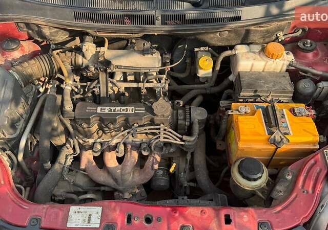 Красный Шевроле Авео, объемом двигателя 1.5 л и пробегом 329 тыс. км за 2900 $, фото 16 на Automoto.ua