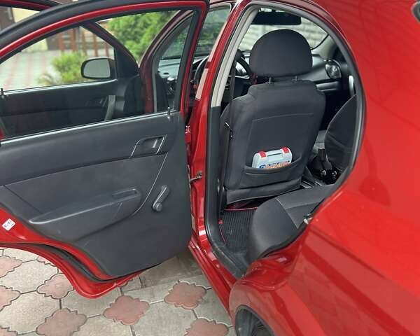 Красный Шевроле Авео, объемом двигателя 1.5 л и пробегом 82 тыс. км за 5300 $, фото 12 на Automoto.ua