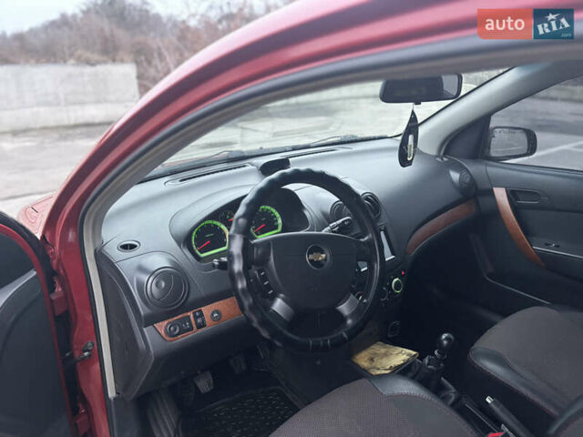 Красный Шевроле Авео, объемом двигателя 1.5 л и пробегом 190 тыс. км за 5200 $, фото 11 на Automoto.ua
