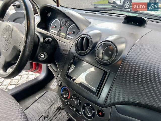 Красный Шевроле Авео, объемом двигателя 1.5 л и пробегом 106 тыс. км за 3900 $, фото 18 на Automoto.ua