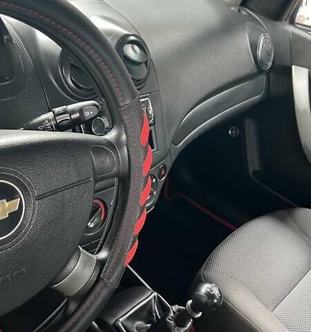 Красный Шевроле Авео, объемом двигателя 1.5 л и пробегом 82 тыс. км за 5300 $, фото 15 на Automoto.ua