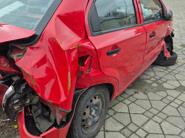 Красный Шевроле Авео, объемом двигателя 0 л и пробегом 200 тыс. км за 1429 $, фото 2 на Automoto.ua
