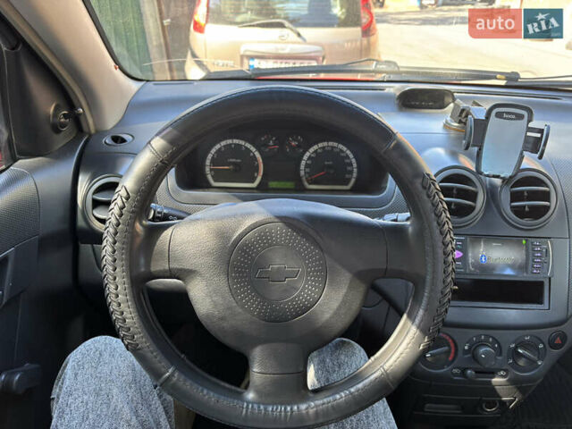 Красный Шевроле Авео, объемом двигателя 1.5 л и пробегом 250 тыс. км за 3400 $, фото 20 на Automoto.ua