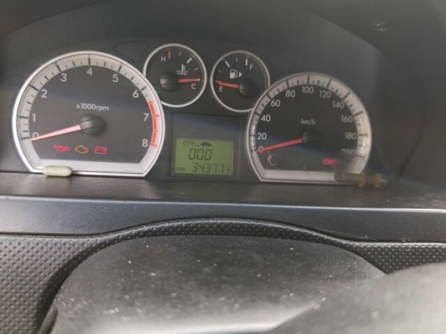 Красный Шевроле Авео, объемом двигателя 1.5 л и пробегом 331 тыс. км за 2700 $, фото 5 на Automoto.ua