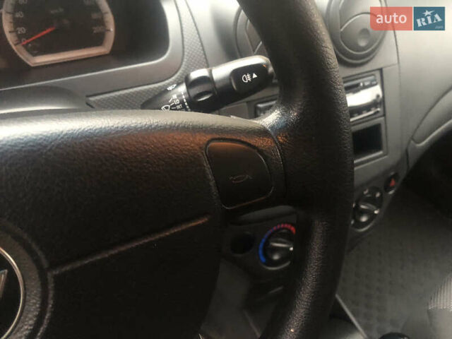 Красный Шевроле Авео, объемом двигателя 1.5 л и пробегом 52 тыс. км за 5400 $, фото 12 на Automoto.ua