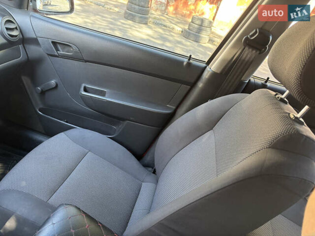 Красный Шевроле Авео, объемом двигателя 1.5 л и пробегом 250 тыс. км за 3400 $, фото 17 на Automoto.ua