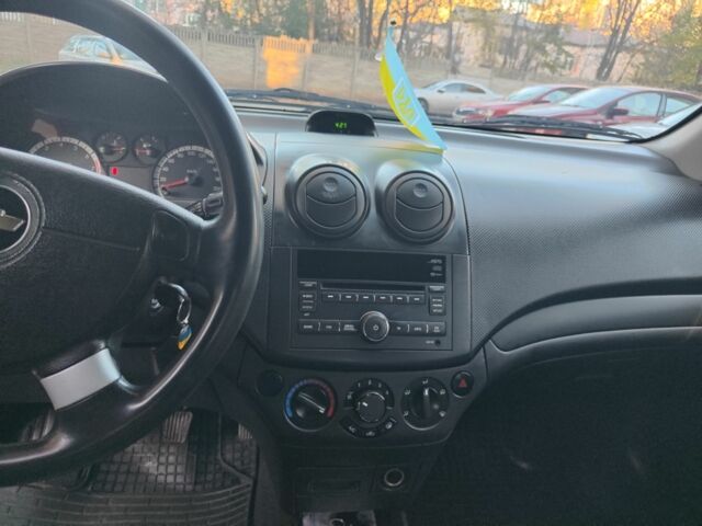 Красный Шевроле Авео, объемом двигателя 1.2 л и пробегом 250 тыс. км за 3560 $, фото 6 на Automoto.ua