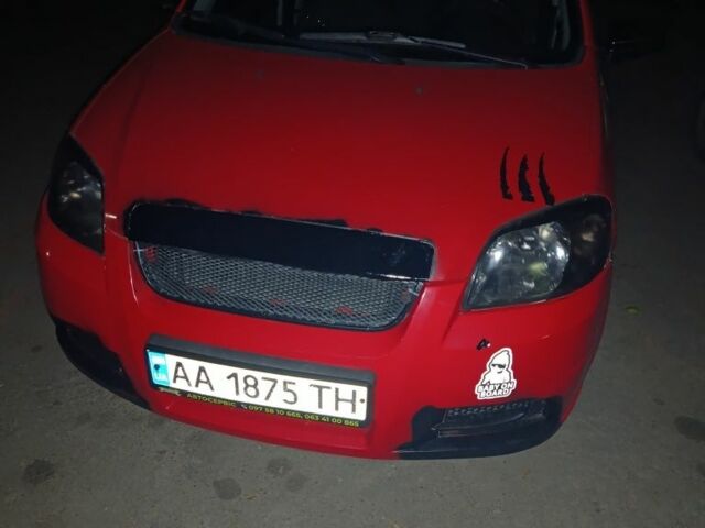 Красный Шевроле Авео, объемом двигателя 1.5 л и пробегом 331 тыс. км за 2700 $, фото 1 на Automoto.ua