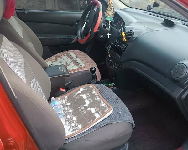 Червоний Шевроле Авео, об'ємом двигуна 1.5 л та пробігом 197 тис. км за 4100 $, фото 1 на Automoto.ua
