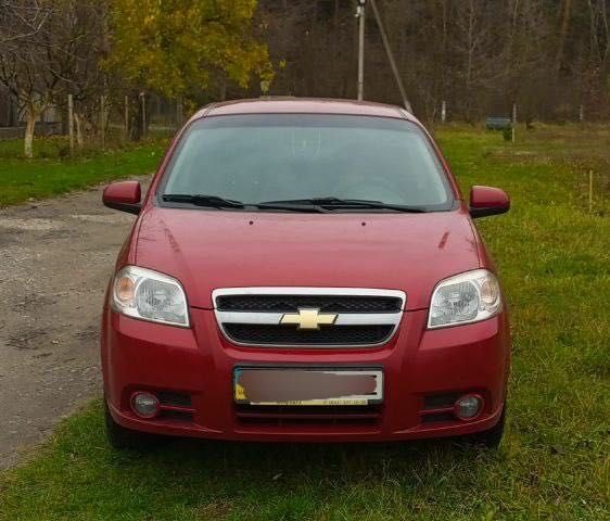 Красный Шевроле Авео, объемом двигателя 1.5 л и пробегом 217 тыс. км за 4500 $, фото 1 на Automoto.ua