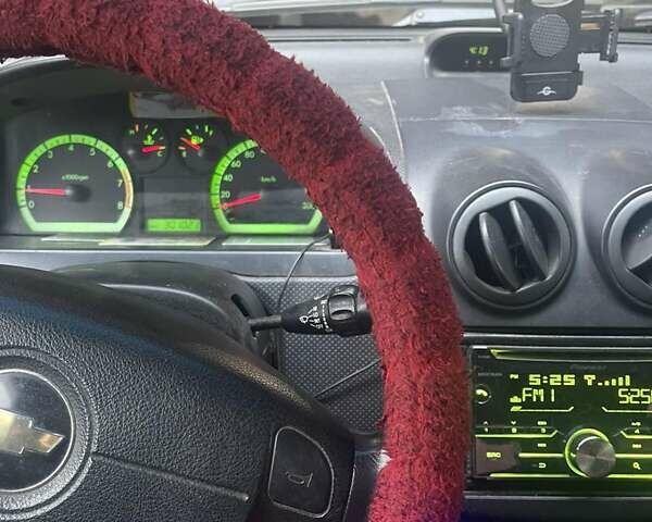 Красный Шевроле Авео, объемом двигателя 1.21 л и пробегом 301 тыс. км за 4350 $, фото 2 на Automoto.ua