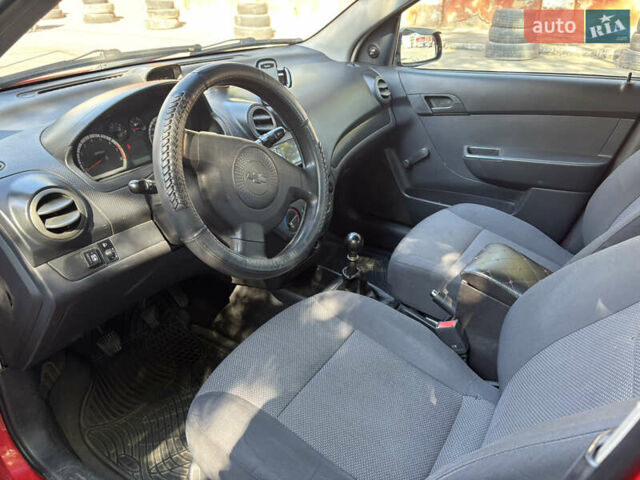 Красный Шевроле Авео, объемом двигателя 1.5 л и пробегом 250 тыс. км за 3400 $, фото 10 на Automoto.ua