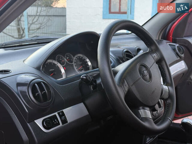 Красный Шевроле Авео, объемом двигателя 1.5 л и пробегом 240 тыс. км за 3900 $, фото 23 на Automoto.ua