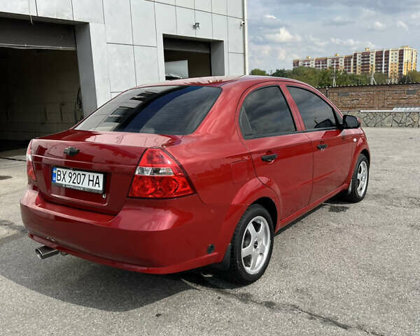 Красный Шевроле Авео, объемом двигателя 1.5 л и пробегом 283 тыс. км за 4200 $, фото 3 на Automoto.ua