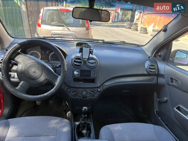 Красный Шевроле Авео, объемом двигателя 1.5 л и пробегом 250 тыс. км за 3400 $, фото 11 на Automoto.ua