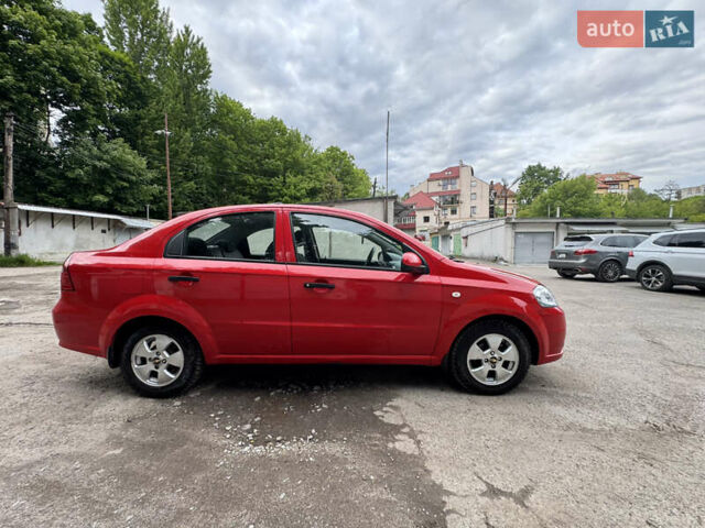 Красный Шевроле Авео, объемом двигателя 1.5 л и пробегом 80 тыс. км за 4950 $, фото 2 на Automoto.ua