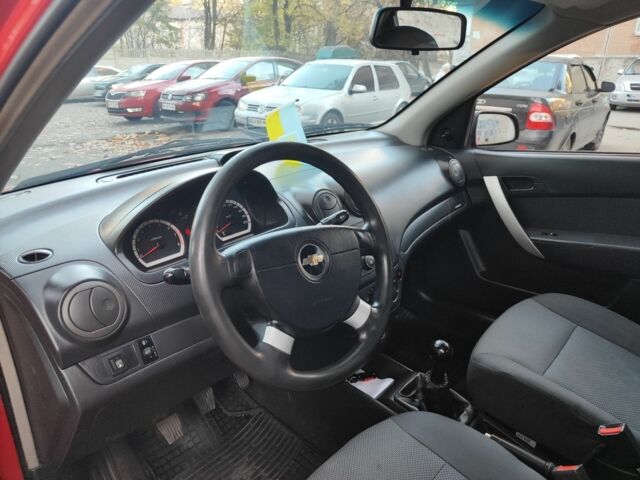 Красный Шевроле Авео, объемом двигателя 1.2 л и пробегом 250 тыс. км за 3560 $, фото 7 на Automoto.ua