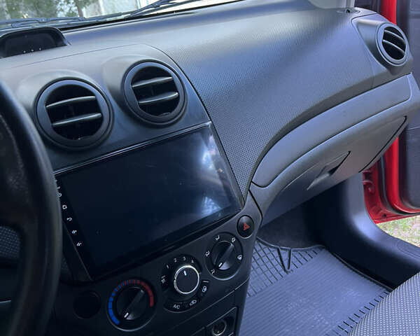 Червоний Шевроле Авео, об'ємом двигуна 1.5 л та пробігом 79 тис. км за 5000 $, фото 8 на Automoto.ua